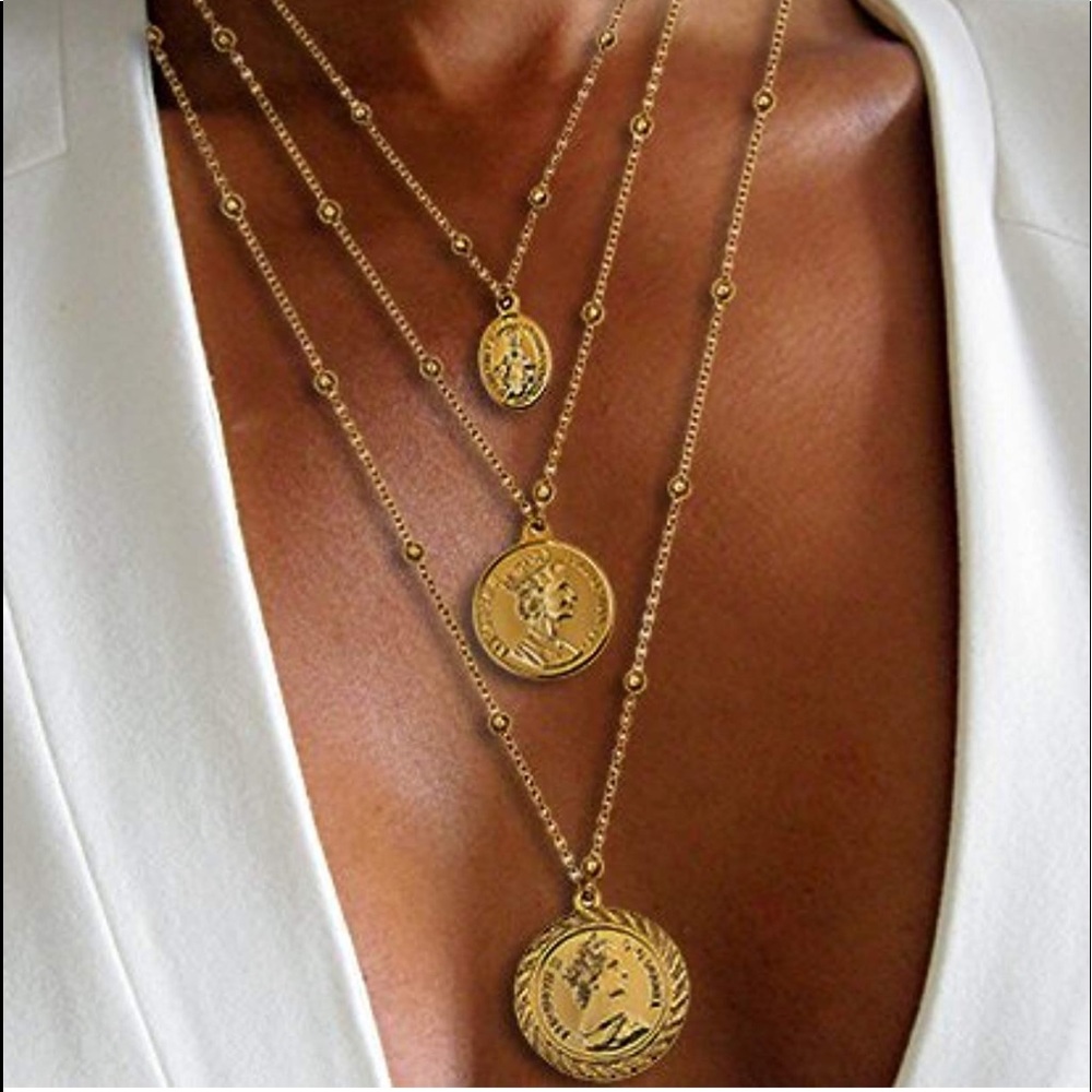 🔥NEW GORGEOUS 18K GOLD LAYERED COIN PENDANT!👑